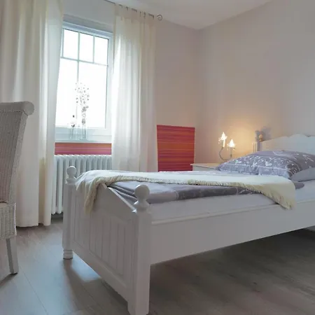 Elena Kempf Haaratelier & * Braunfels