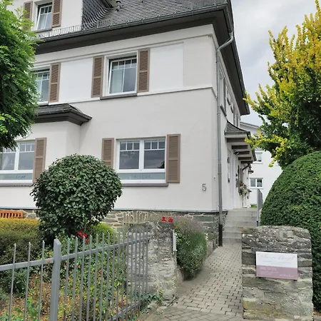 Elena Kempf Haaratelier &