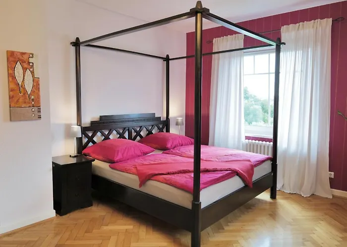 Elena Kempf Haaratelier & *