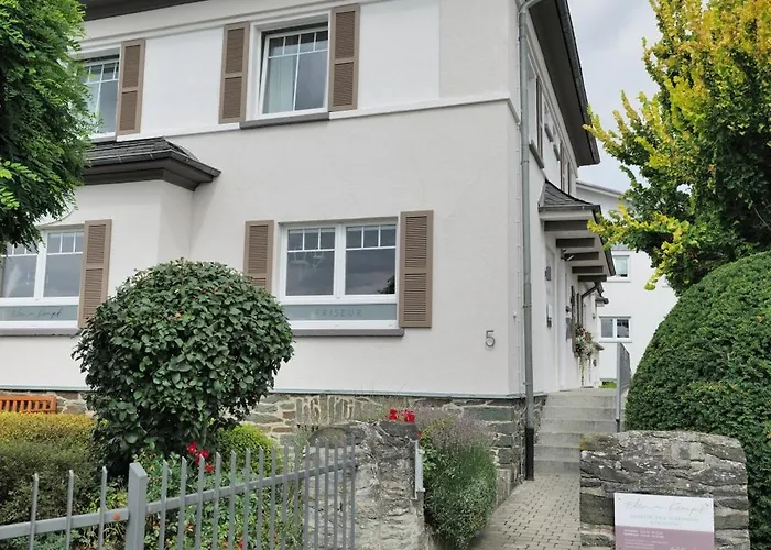 Elena Kempf Haaratelier &