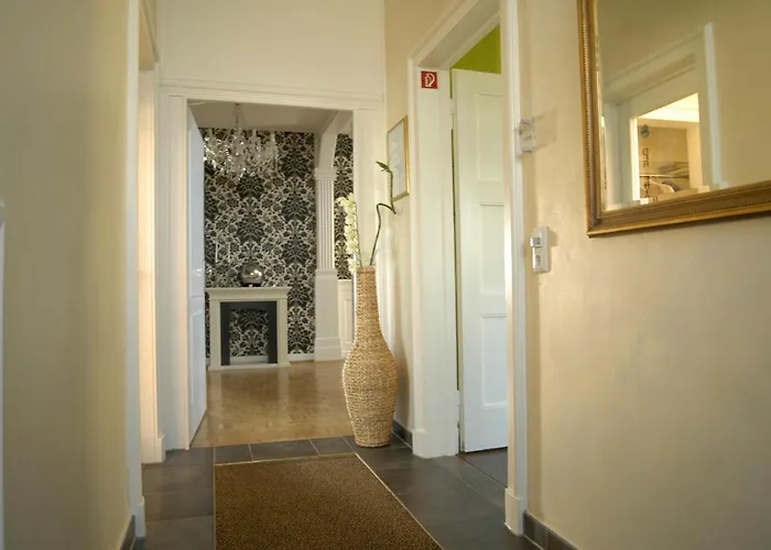 Elena Kempf Haaratelier & Hotel *